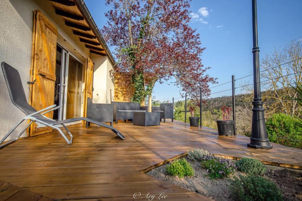 Gite Du Mont Plaisir Villa Chouvigny Exterior photo